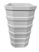 Ein Stapel aus sechs weißen Wandverkleidungen, die auf die gewünschte Größe zugeschnitten und miteinander verbunden werden können, um einen Tunnel durch eine Wand oder eine dicke Tür zu schaffen.