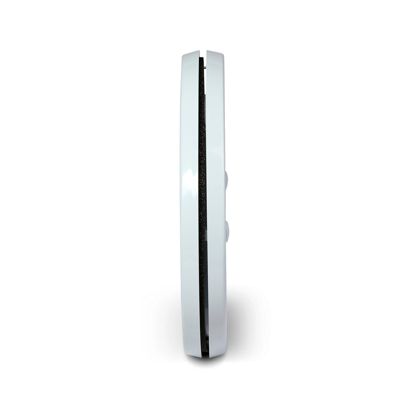 Eine Seitenansicht der manuell verriegelbaren Katzenklappe, die selbstauskleidend bis zu 1 1/4 Zoll dick ist und sich daher für den Einbau in Glas-, Metall-, UPVC- und Holztüren eignet