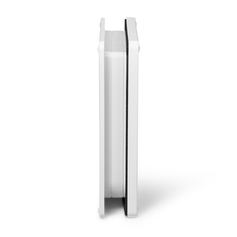 Eine Seitenansicht der großen weißen Katzenklappe, die bis zu zwei Zoll selbstauskleidend ist und sich für den Einbau in UPVC-, Metall- und Holztüren und -wände eignet